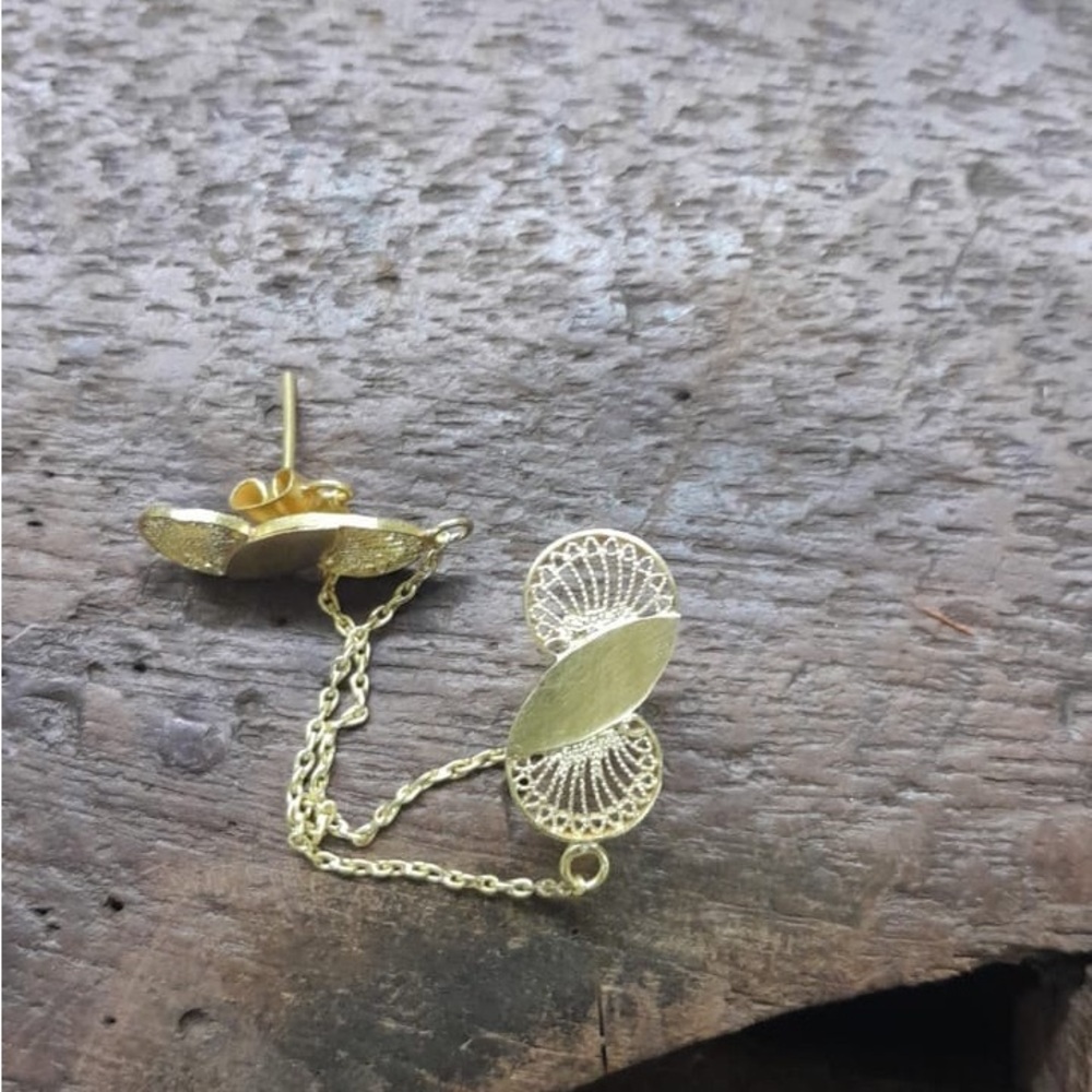 18 carat gold earring, new, never worn